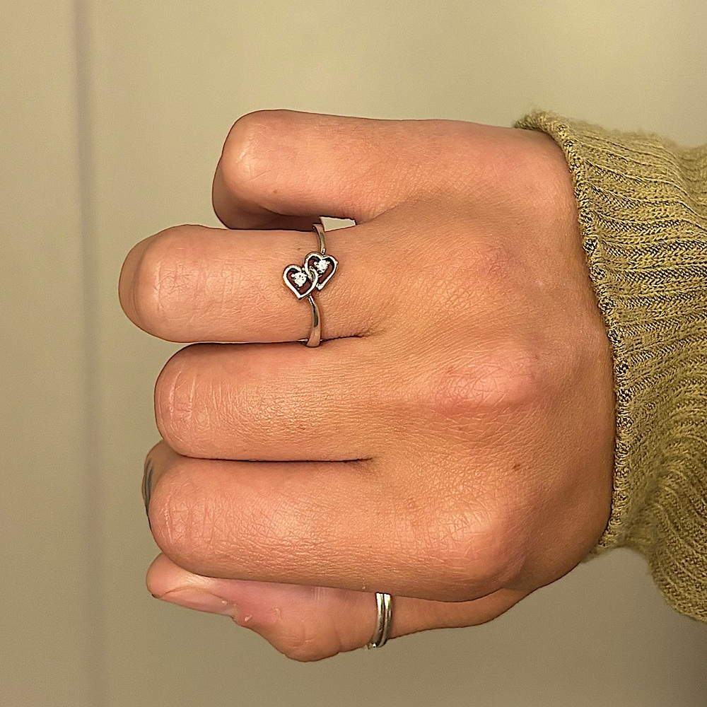 vintage custom made 14kt white gold w| 2 heart VVS diamonds 🩶